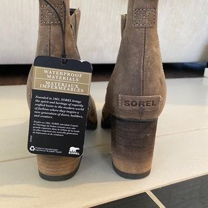 Sorel waterproof Chelsea boots